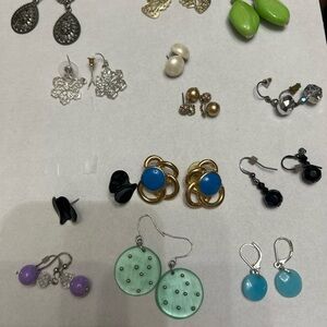R34 13 pair Vintage Costume Earrings Lot Mixed Dangle Stud Filigree Pearl……